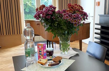 Frau Tasar bekam natürlich einen Geburtstagstisch