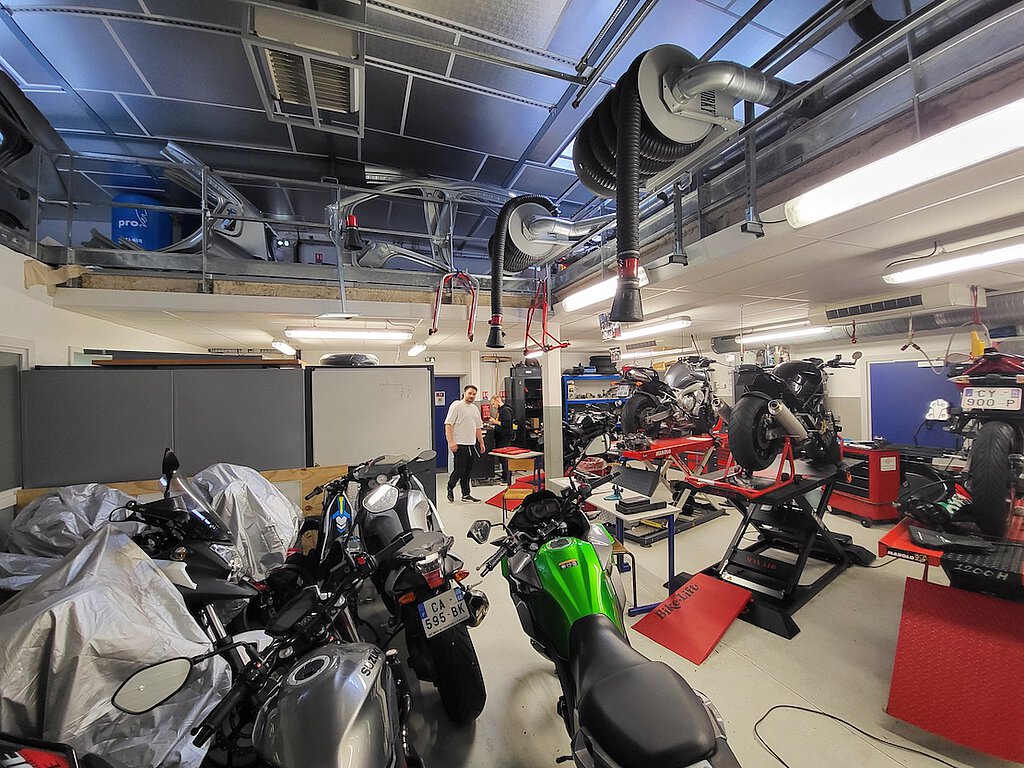 Tolle Ausstattung der Schule im Motorradbereich
